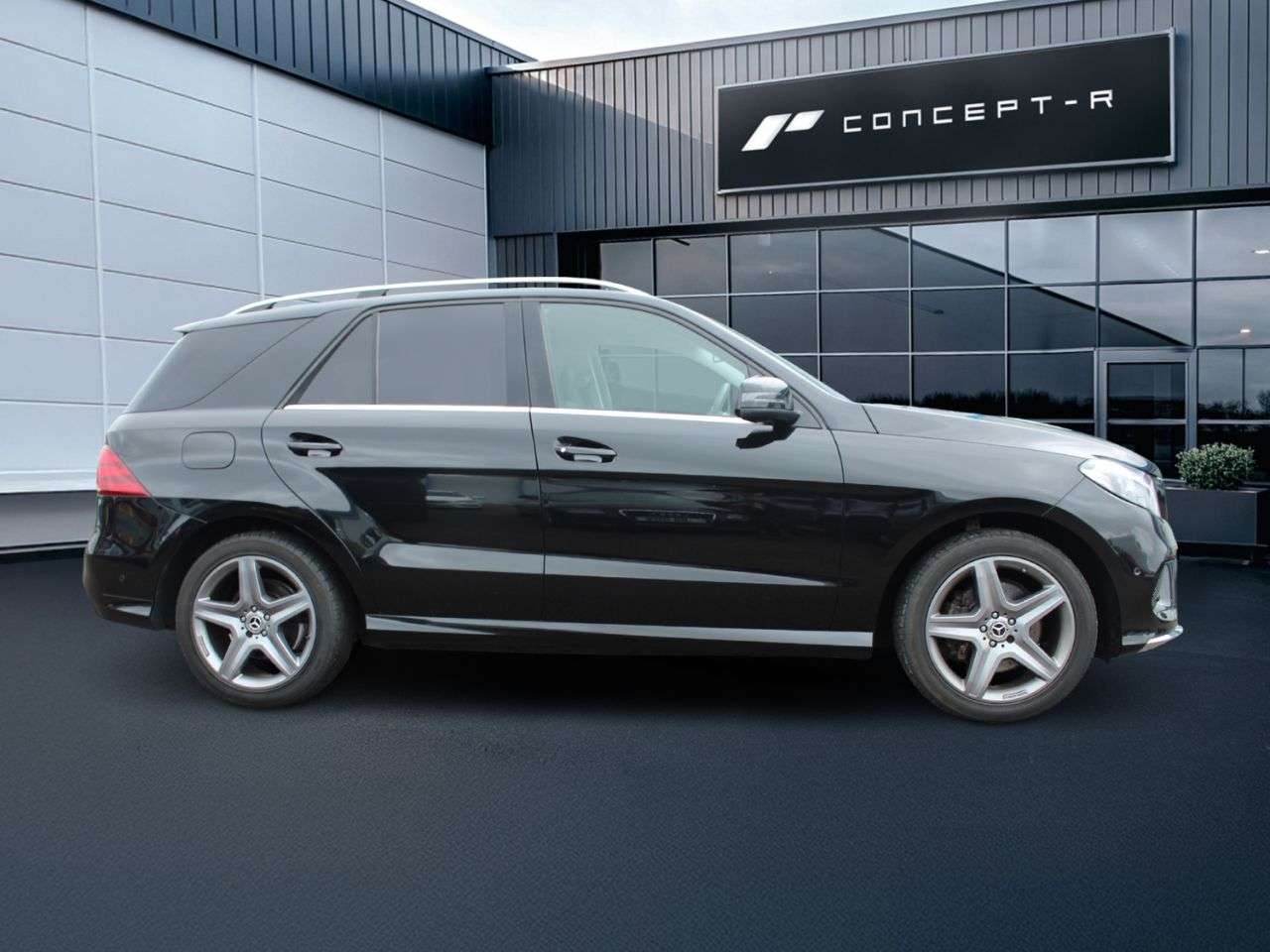 A 2017 MERCEDES-BENZ GLE 3.0 GLE350d V6 AMG Line SUV 5dr Diesel G-Tronic 4MATIC Euro 6 (s/s) (258 ps A 2017 MERCEDES-BENZ GLE 3.0 GLE350d V6 AMG Line SUV 5dr Diesel G-Tronic 4MATIC Euro 6 (s/s) (258 ps