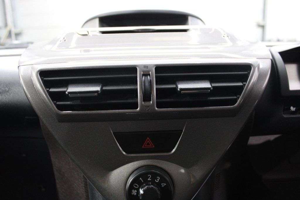 2009 TOYOTA IQ 2009 TOYOTA IQ