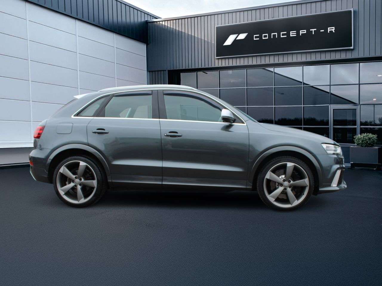 A 2014 AUDI RS Q3 2.5 TFSI SUV 5dr Petrol S Tronic quattro Euro 5 (s/s) (310 ps) ***FULL SERV A 2014 AUDI RS Q3 2.5 TFSI SUV 5dr Petrol S Tronic quattro Euro 5 (s/s) (310 ps) ***FULL SERV