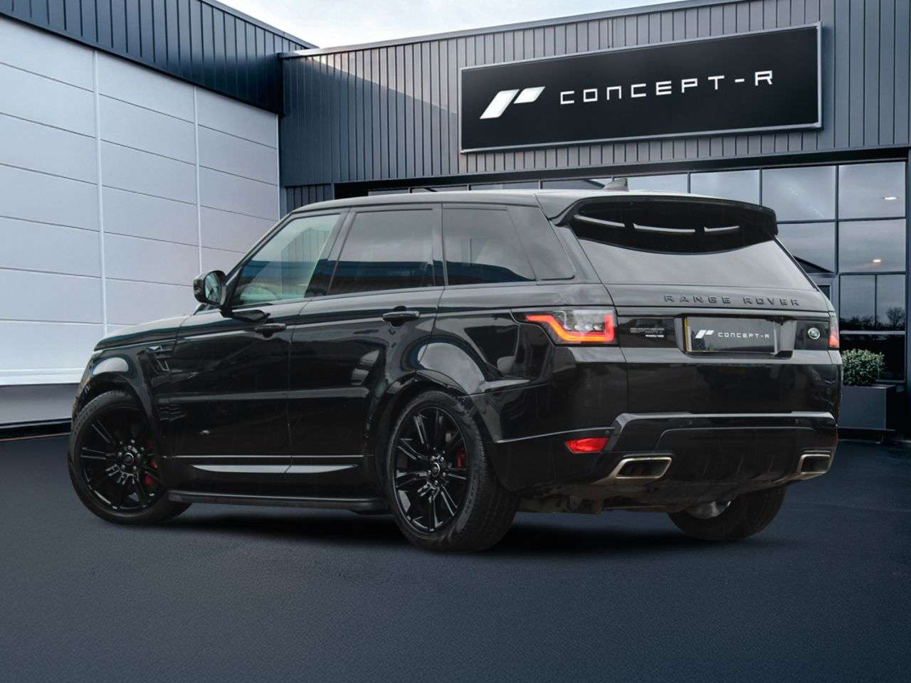 A 2022 LAND ROVER RANGE ROVER SPORT 2.0 P400e 13.1kWh HSE Dynamic Black SUV 5dr Petrol Plug-in Hybrid Auto 4WD A 2022 LAND ROVER RANGE ROVER SPORT 2.0 P400e 13.1kWh HSE Dynamic Black SUV 5dr Petrol Plug-in Hybrid Auto 4WD