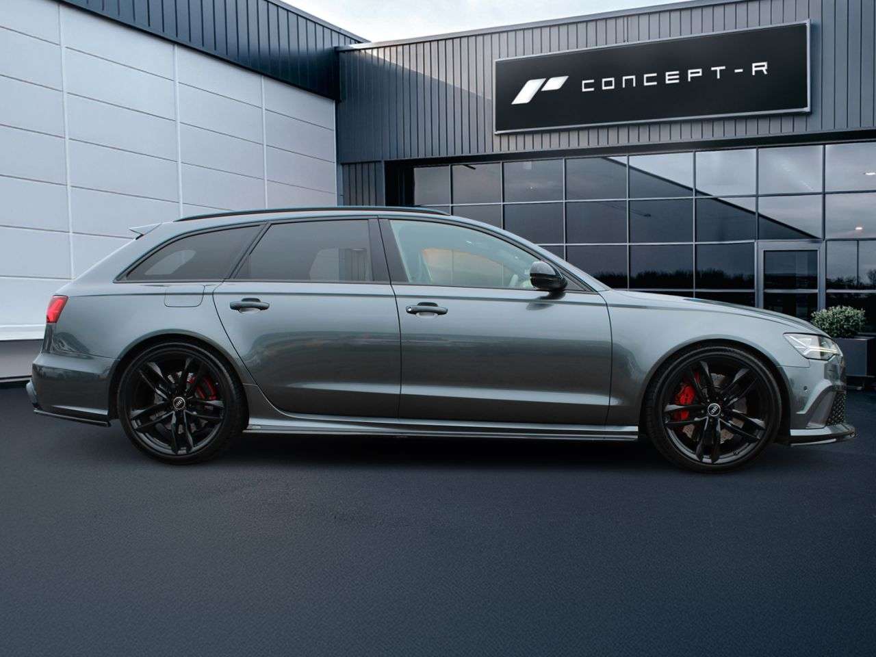 A 2015 AUDI RS6 AVANT 4.0 TFSI V8 Estate 5dr Petrol Tiptronic quattro Euro 6 (s/s) (560 ps) **ONL A 2015 AUDI RS6 AVANT 4.0 TFSI V8 Estate 5dr Petrol Tiptronic quattro Euro 6 (s/s) (560 ps) **ONL
