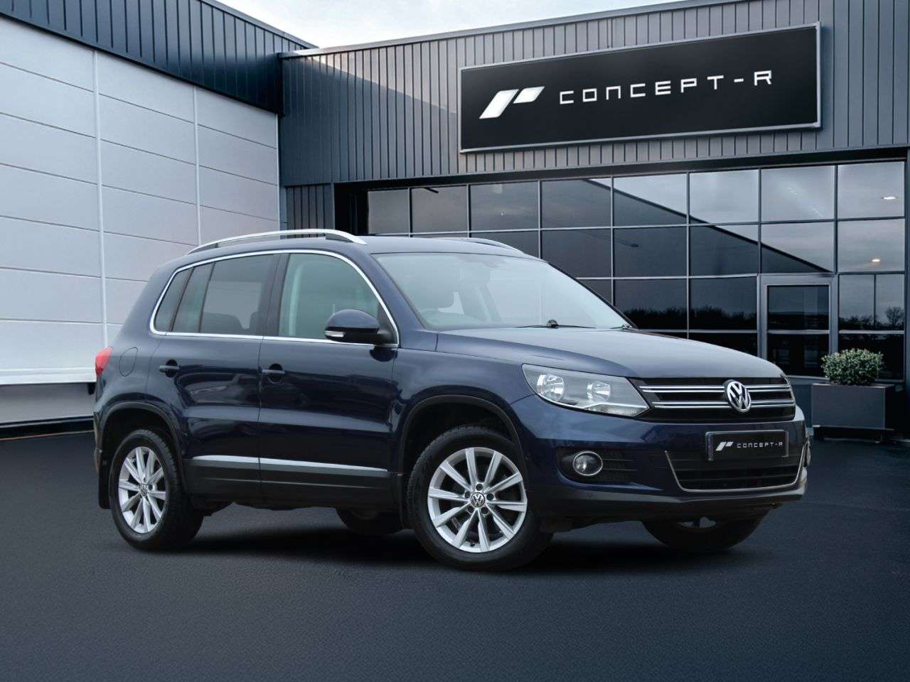 A 2011 VOLKSWAGEN TIGUAN 2.0 TDI BlueMotion Tech SE SUV 5dr Diesel Manual 4WD Euro 5 (s/s) (140 ps) A 2011 VOLKSWAGEN TIGUAN 2.0 TDI BlueMotion Tech SE SUV 5dr Diesel Manual 4WD Euro 5 (s/s) (140 ps)