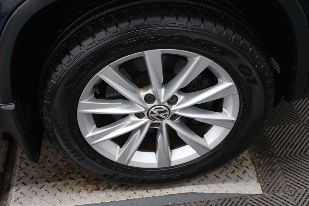 2011 VOLKSWAGEN TIGUAN 2011 VOLKSWAGEN TIGUAN