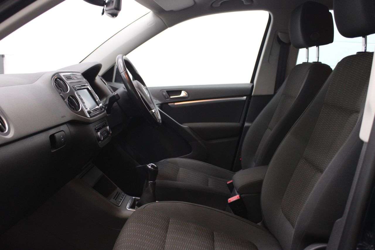 2011 VOLKSWAGEN TIGUAN 2011 VOLKSWAGEN TIGUAN