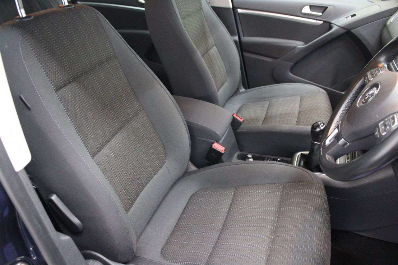 2011 VOLKSWAGEN TIGUAN 2011 VOLKSWAGEN TIGUAN