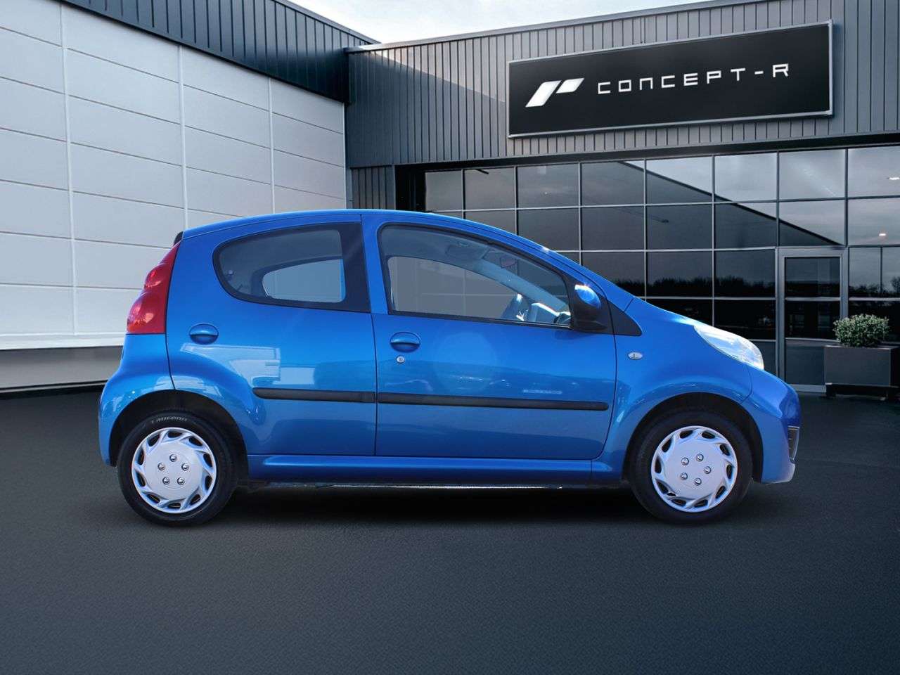 A 2012 PEUGEOT 107 1.0 12V Urban Hatchback 5dr Petrol Manual Euro 5 (68 ps) ++ FREE AND NATION A 2012 PEUGEOT 107 1.0 12V Urban Hatchback 5dr Petrol Manual Euro 5 (68 ps) ++ FREE AND NATION