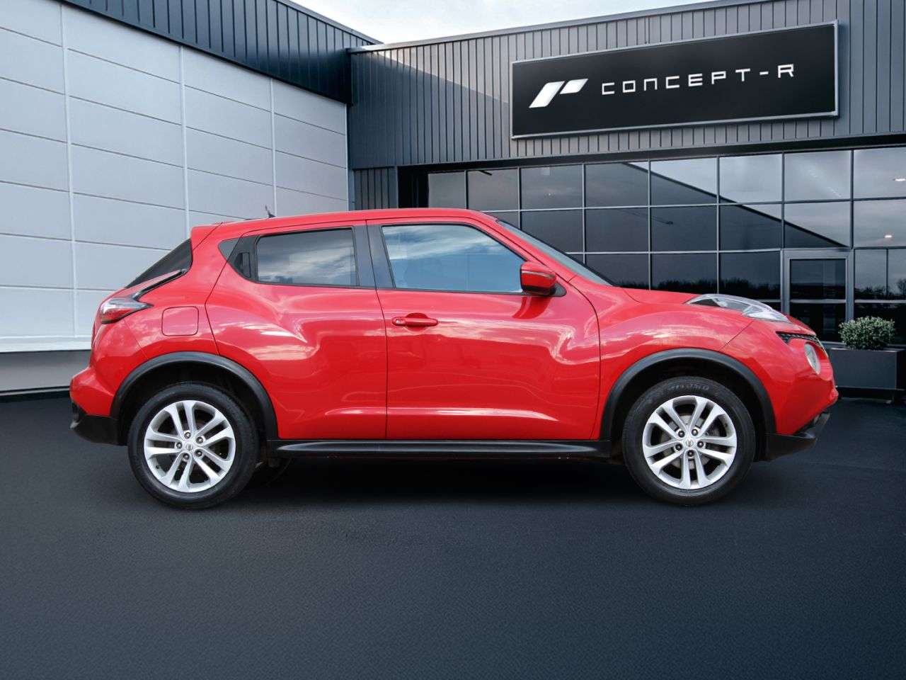 A 2016 NISSAN JUKE 1.2 DIG-T Acenta SUV 5dr Petrol Manual Euro 6 (s/s) (115 ps) ***ONLY 1 FORM A 2016 NISSAN JUKE 1.2 DIG-T Acenta SUV 5dr Petrol Manual Euro 6 (s/s) (115 ps) ***ONLY 1 FORM