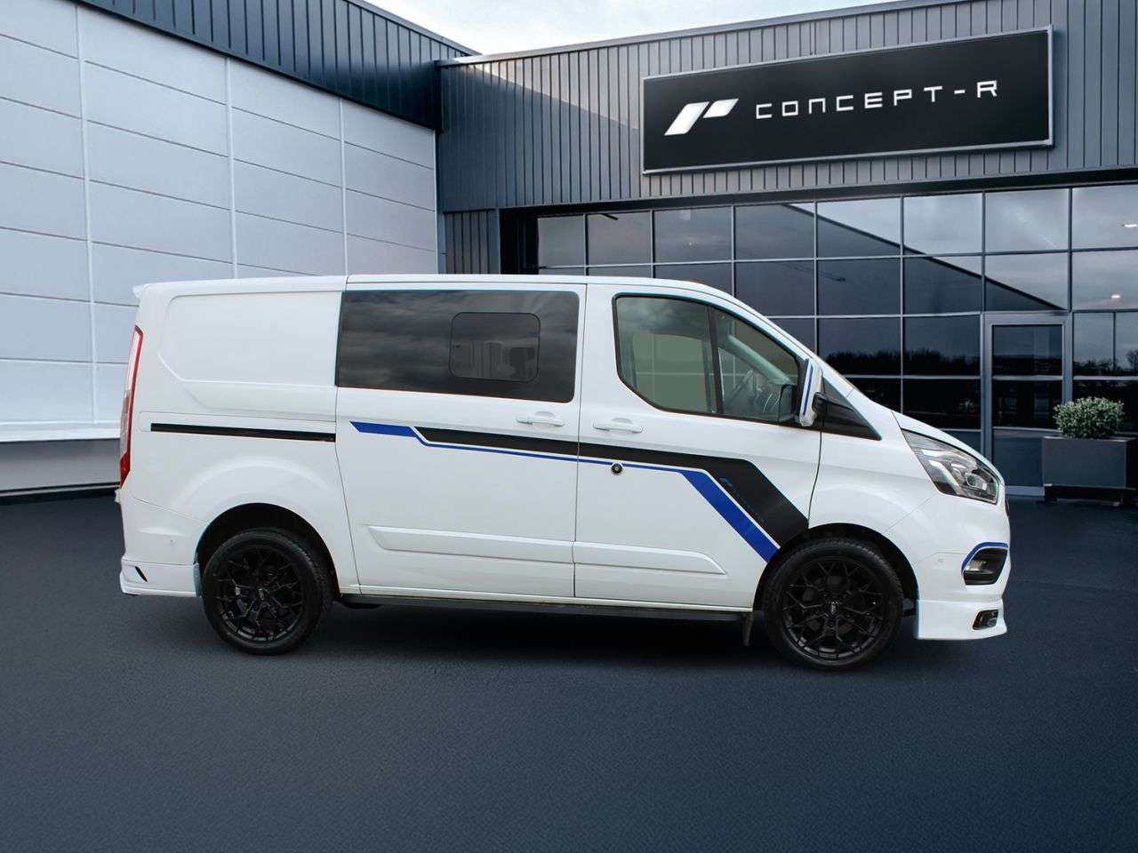 A 2021 FORD TRANSIT CUSTOM 2.0 320 EcoBlue Limited Crew Van Double Cab 5dr Diesel Manual L1 H1 Euro 6 A 2021 FORD TRANSIT CUSTOM 2.0 320 EcoBlue Limited Crew Van Double Cab 5dr Diesel Manual L1 H1 Euro 6