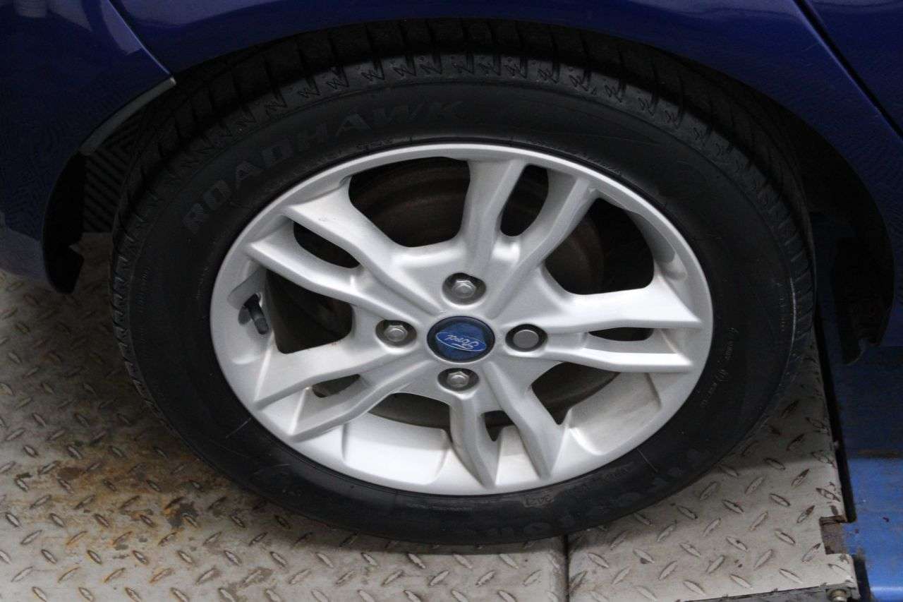 A 2015 FORD FIESTA 1.0 Zetec Hatchback 5dr Petrol Manual Euro 6 (s/s) (80 ps) A 2015 FORD FIESTA 1.0 Zetec Hatchback 5dr Petrol Manual Euro 6 (s/s) (80 ps)