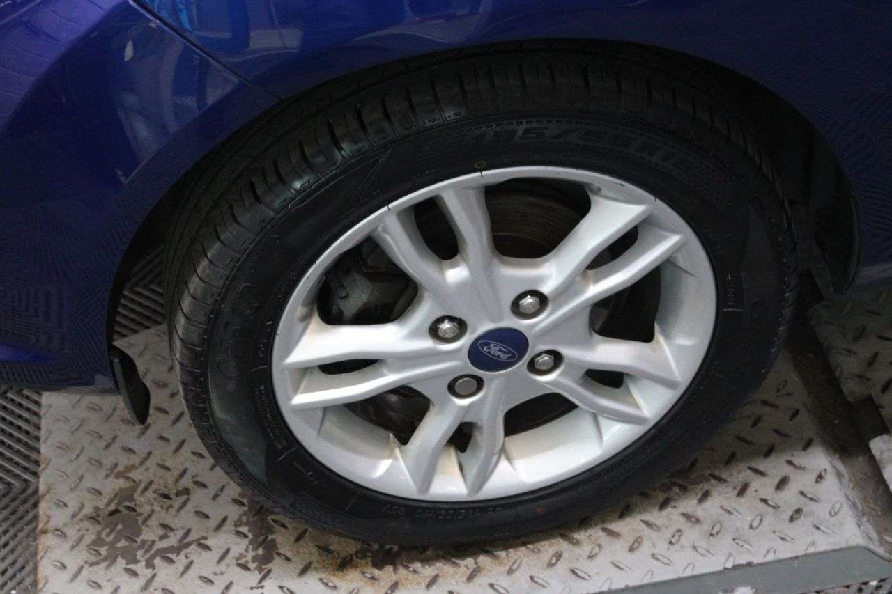A 2015 FORD FIESTA 1.0 Zetec Hatchback 5dr Petrol Manual Euro 6 (s/s) (80 ps) A 2015 FORD FIESTA 1.0 Zetec Hatchback 5dr Petrol Manual Euro 6 (s/s) (80 ps)