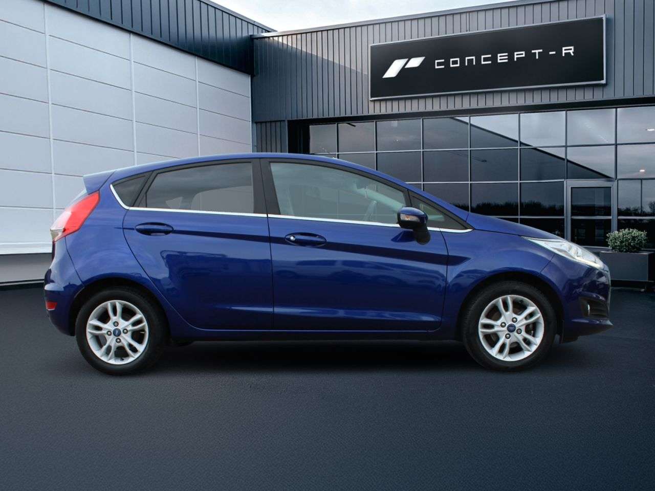 A 2015 FORD FIESTA 1.0 Zetec Hatchback 5dr Petrol Manual Euro 6 (s/s) (80 ps) ***ONLY 1 FORMER A 2015 FORD FIESTA 1.0 Zetec Hatchback 5dr Petrol Manual Euro 6 (s/s) (80 ps) ***ONLY 1 FORMER