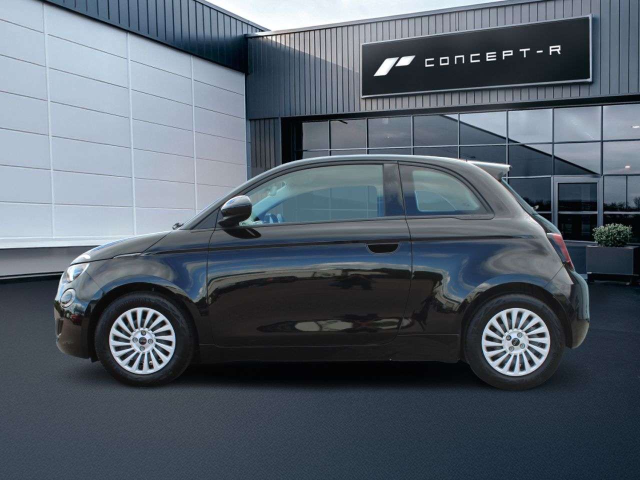 A 2023 FIAT 500E 24kWh Action Hatchback 3dr Electric Auto (95 ps) ***ONLY 28 MILES FROM NEW* A 2023 FIAT 500E 24kWh Action Hatchback 3dr Electric Auto (95 ps) ***ONLY 28 MILES FROM NEW*
