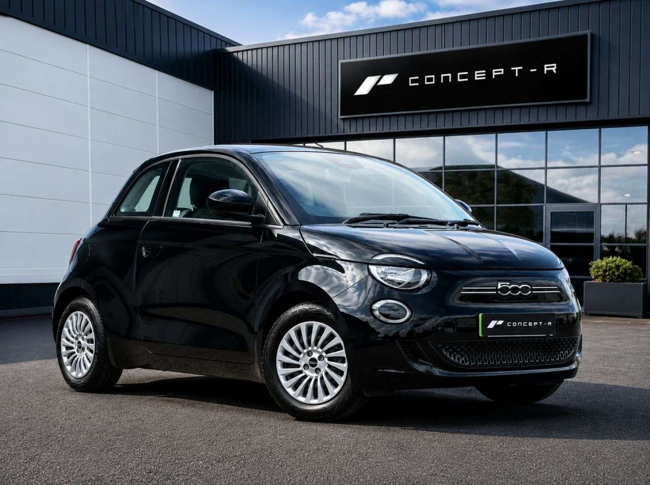 A 2023 FIAT 500E 24kWh Action Hatchback 3dr Electric Auto (95 ps) ***ONLY 28 MILES FROM NEW* A 2023 FIAT 500E 24kWh Action Hatchback 3dr Electric Auto (95 ps) ***ONLY 28 MILES FROM NEW*