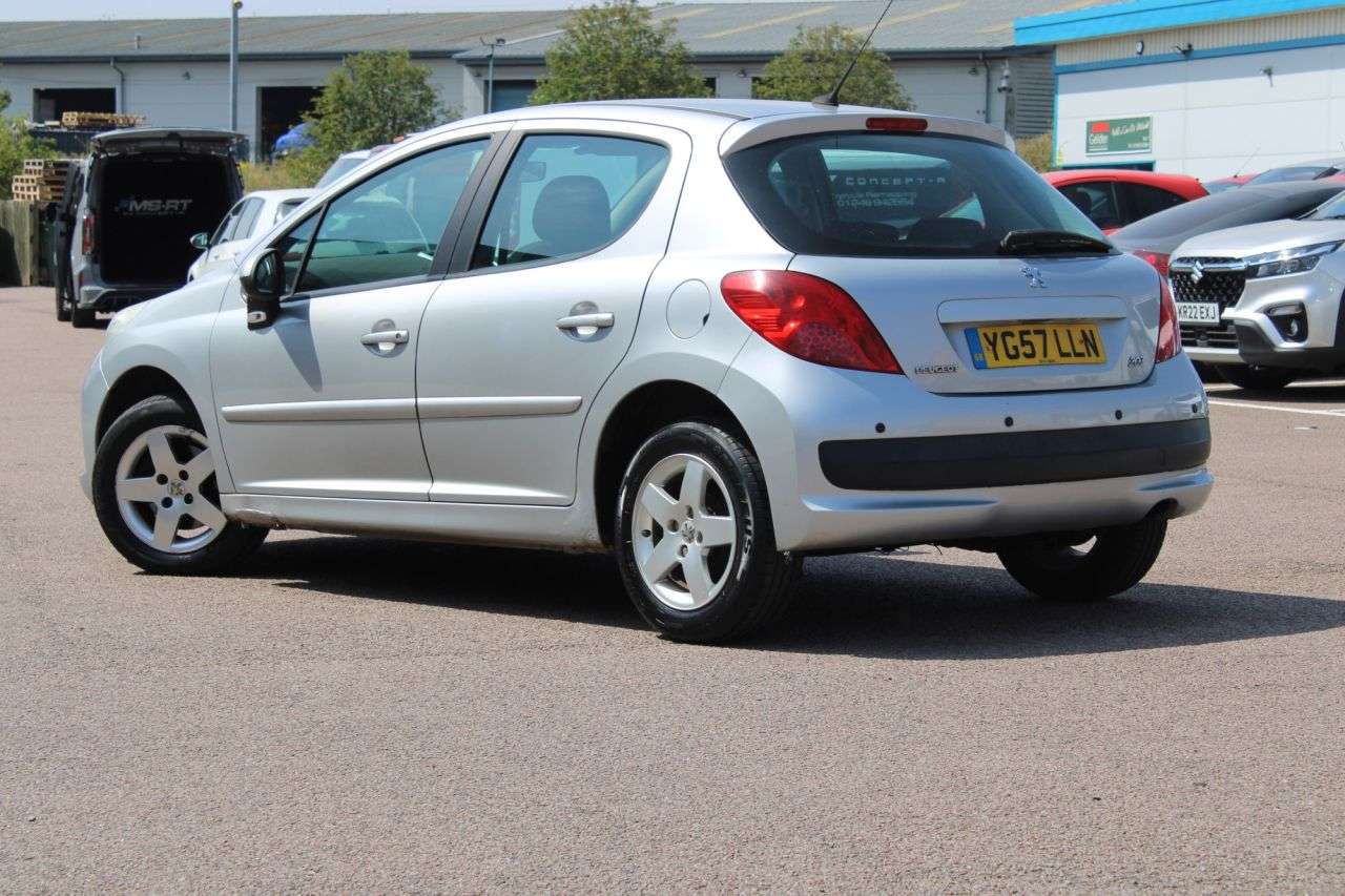 A 2007 PEUGEOT 207 1.4 VTi Sport Hatchback 5dr Petrol Manual (145 g/km, 95 bhp) A 2007 PEUGEOT 207 1.4 VTi Sport Hatchback 5dr Petrol Manual (145 g/km, 95 bhp)