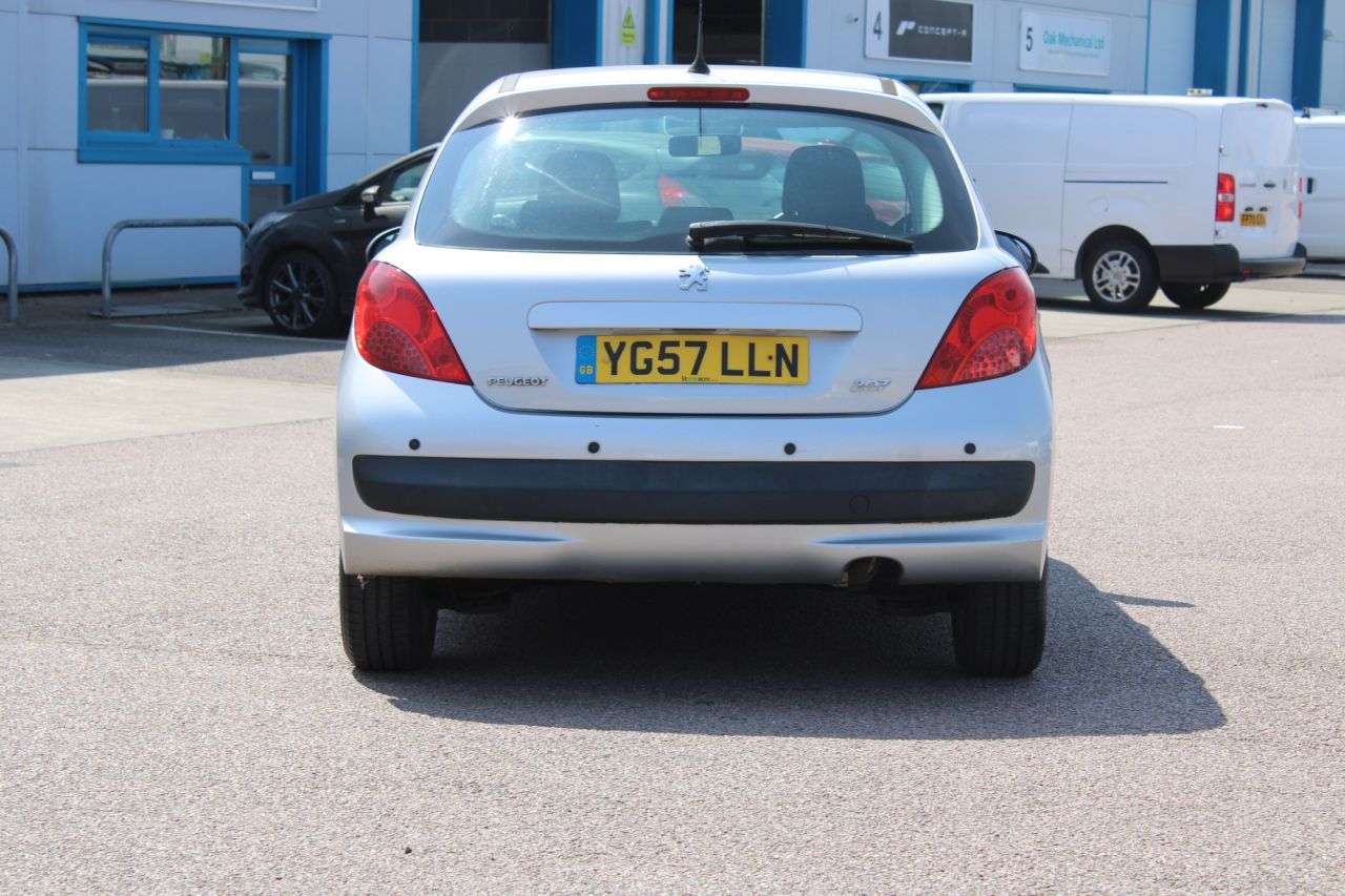 A 2007 PEUGEOT 207 1.4 VTi Sport Hatchback 5dr Petrol Manual (145 g/km, 95 bhp) A 2007 PEUGEOT 207 1.4 VTi Sport Hatchback 5dr Petrol Manual (145 g/km, 95 bhp)