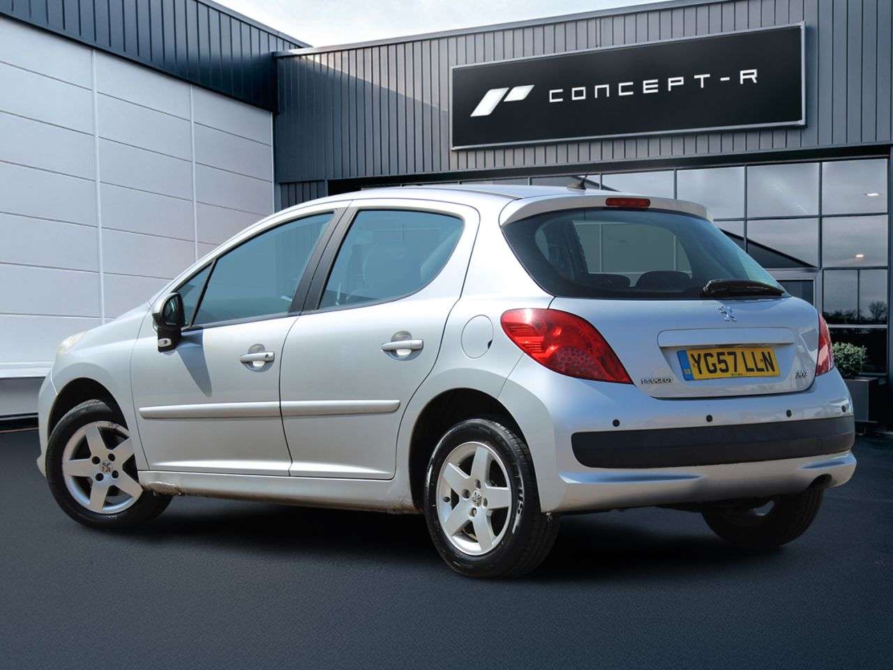 A 2007 PEUGEOT 207 1.4 VTi Sport Hatchback 5dr Petrol Manual (145 g/km, 95 bhp) A 2007 PEUGEOT 207 1.4 VTi Sport Hatchback 5dr Petrol Manual (145 g/km, 95 bhp)