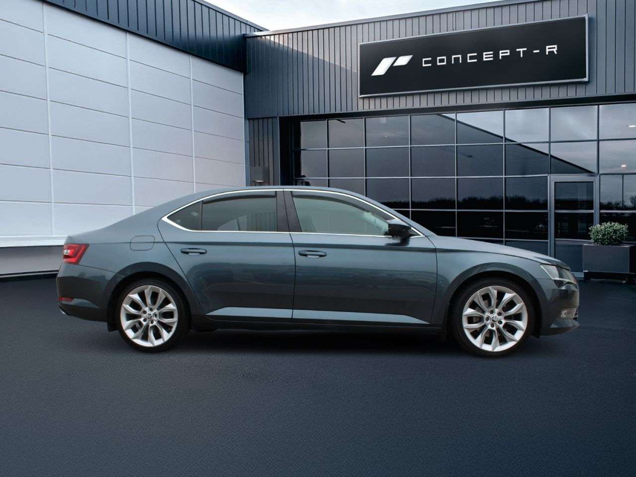 A 2017 SKODA SUPERB 2.0 TDI SE L Executive Hatchback 5dr Diesel Manual Euro 6 (s/s) (150 ps) ** A 2017 SKODA SUPERB 2.0 TDI SE L Executive Hatchback 5dr Diesel Manual Euro 6 (s/s) (150 ps) **