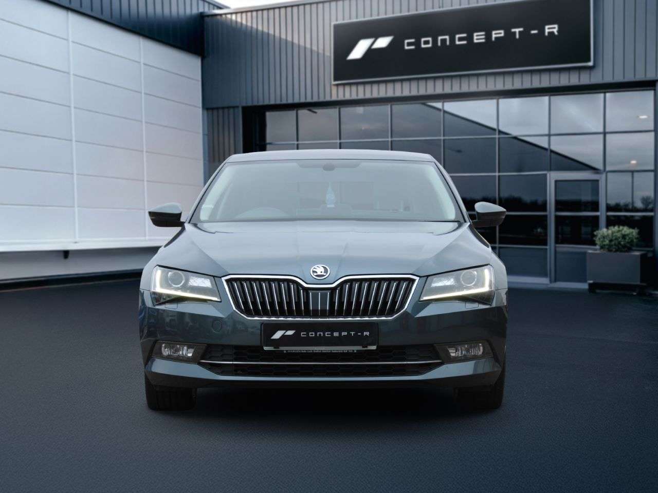 A 2017 SKODA SUPERB 2.0 TDI SE L Executive Hatchback 5dr Diesel Manual Euro 6 (s/s) (150 ps) ** A 2017 SKODA SUPERB 2.0 TDI SE L Executive Hatchback 5dr Diesel Manual Euro 6 (s/s) (150 ps) **