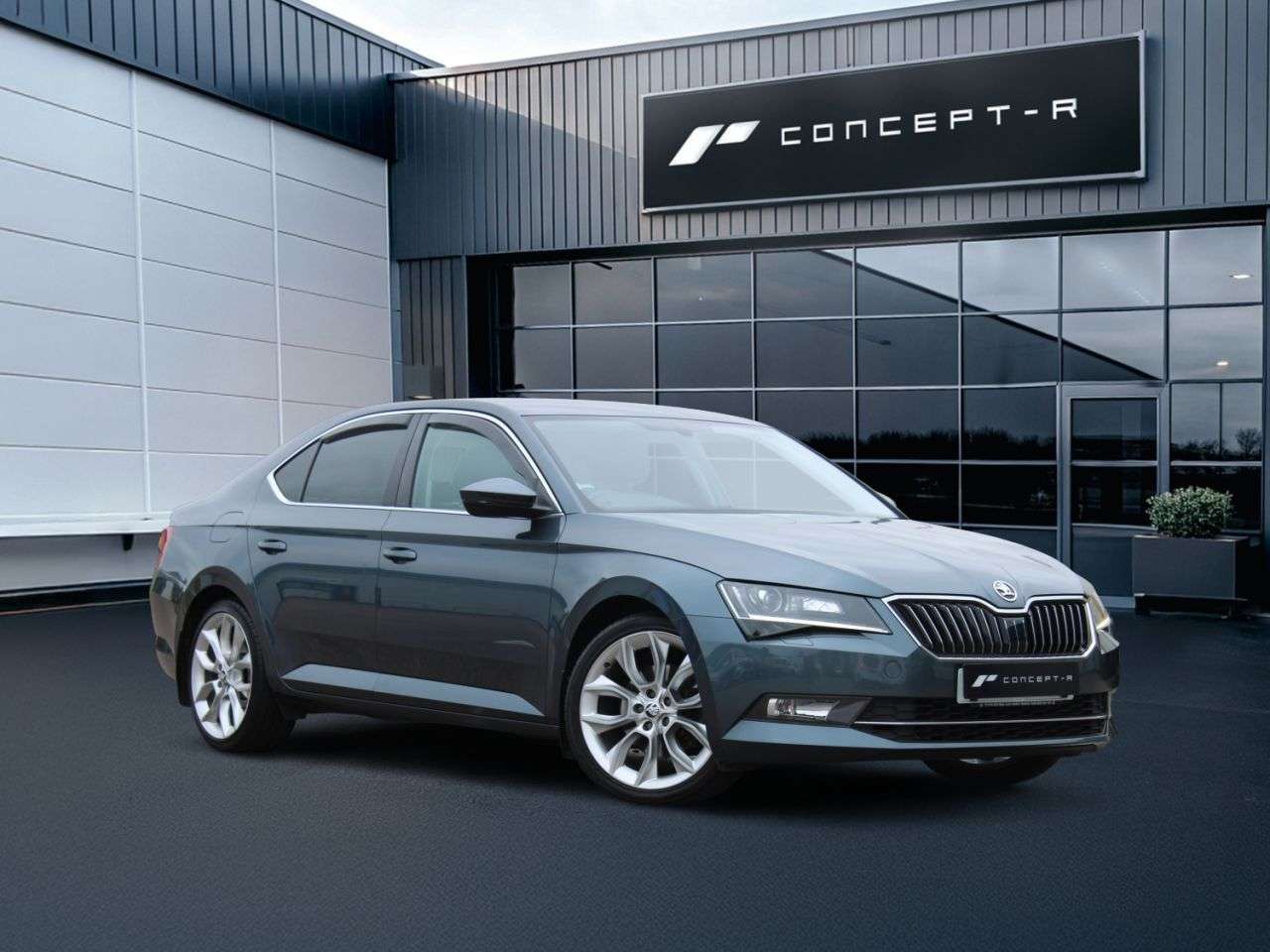 A 2017 SKODA SUPERB 2.0 TDI SE L Executive Hatchback 5dr Diesel Manual Euro 6 (s/s) (150 ps) ** A 2017 SKODA SUPERB 2.0 TDI SE L Executive Hatchback 5dr Diesel Manual Euro 6 (s/s) (150 ps) **