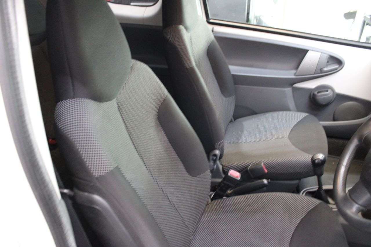 2011 TOYOTA AYGO 2011 TOYOTA AYGO