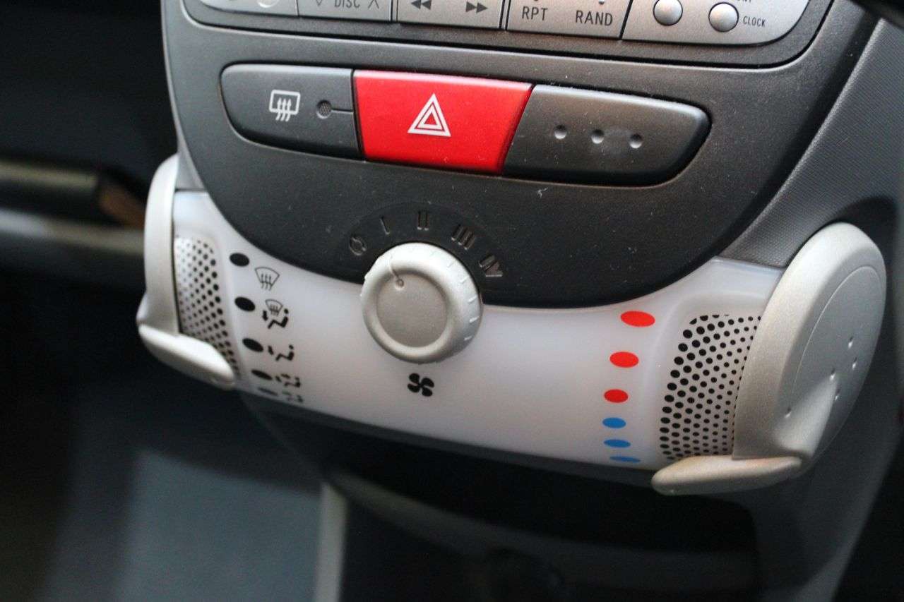 2011 TOYOTA AYGO 2011 TOYOTA AYGO