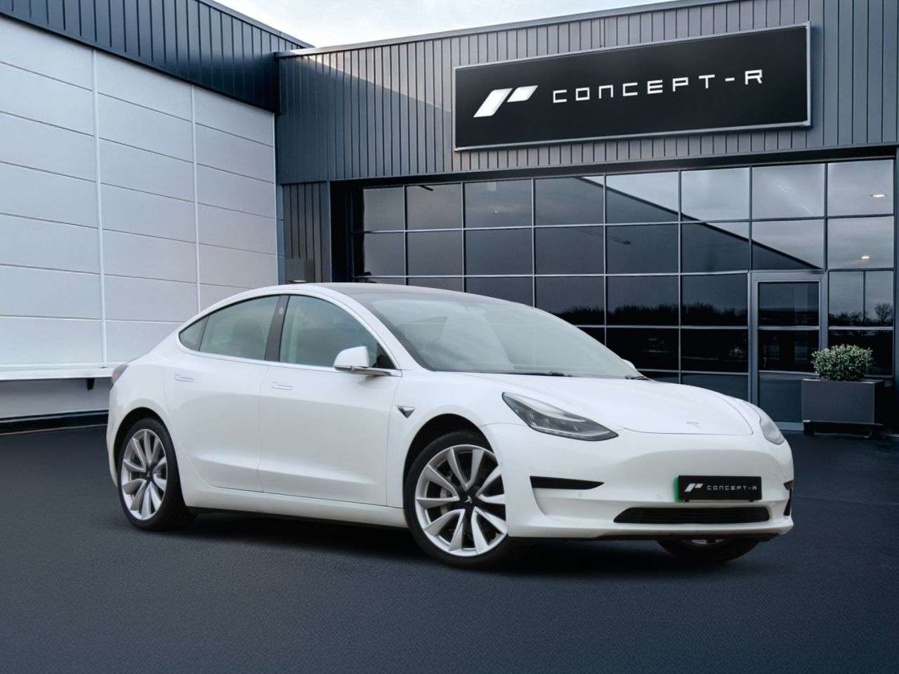A 2020 TESLA MODEL 3 Standard Range Plus Saloon 4dr Electric Auto RWD (241 bhp) ***ONLY 1 OWNER A 2020 TESLA MODEL 3 Standard Range Plus Saloon 4dr Electric Auto RWD (241 bhp) ***ONLY 1 OWNER