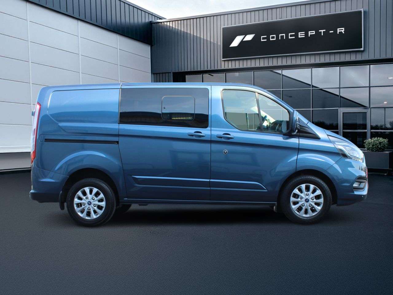 A 2019 FORD TRANSIT CUSTOM 2.0 300 EcoBlue Limited Crew Van Double Cab 5dr Diesel Auto L1 H1 Euro 6 (s A 2019 FORD TRANSIT CUSTOM 2.0 300 EcoBlue Limited Crew Van Double Cab 5dr Diesel Auto L1 H1 Euro 6 (s
