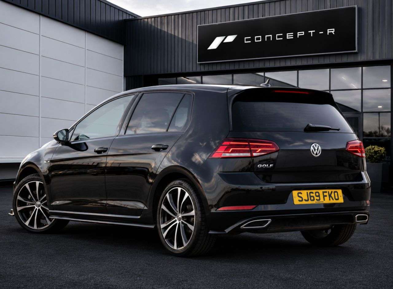 A 2019 VOLKSWAGEN GOLF 1.5 TSI EVO GPF R-Line Hatchback 5dr Petrol DSG Euro 6 (s/s) (150 ps) ***12 A 2019 VOLKSWAGEN GOLF 1.5 TSI EVO GPF R-Line Hatchback 5dr Petrol DSG Euro 6 (s/s) (150 ps) ***12
