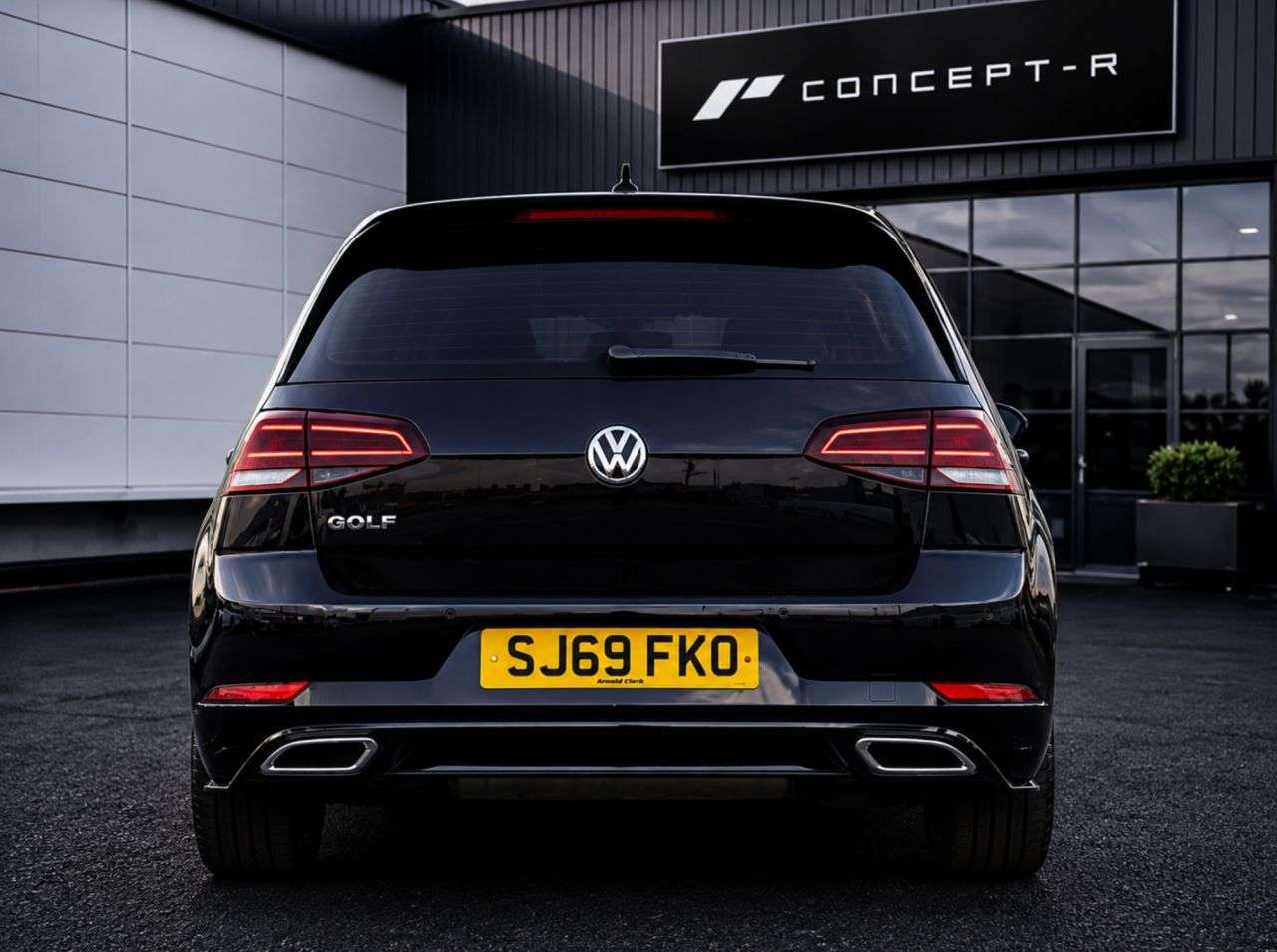 A 2019 VOLKSWAGEN GOLF 1.5 TSI EVO GPF R-Line Hatchback 5dr Petrol DSG Euro 6 (s/s) (150 ps) ***12 A 2019 VOLKSWAGEN GOLF 1.5 TSI EVO GPF R-Line Hatchback 5dr Petrol DSG Euro 6 (s/s) (150 ps) ***12