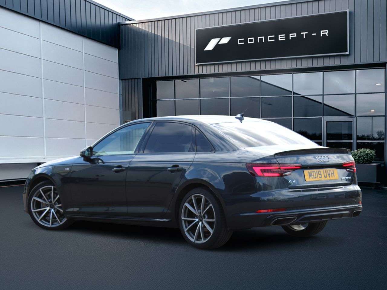 A 2019 AUDI A4 2.0 TFSI 35 Black Edition Saloon 4dr Petrol Manual Euro 6 (s/s) (150 ps) ++ A 2019 AUDI A4 2.0 TFSI 35 Black Edition Saloon 4dr Petrol Manual Euro 6 (s/s) (150 ps) ++