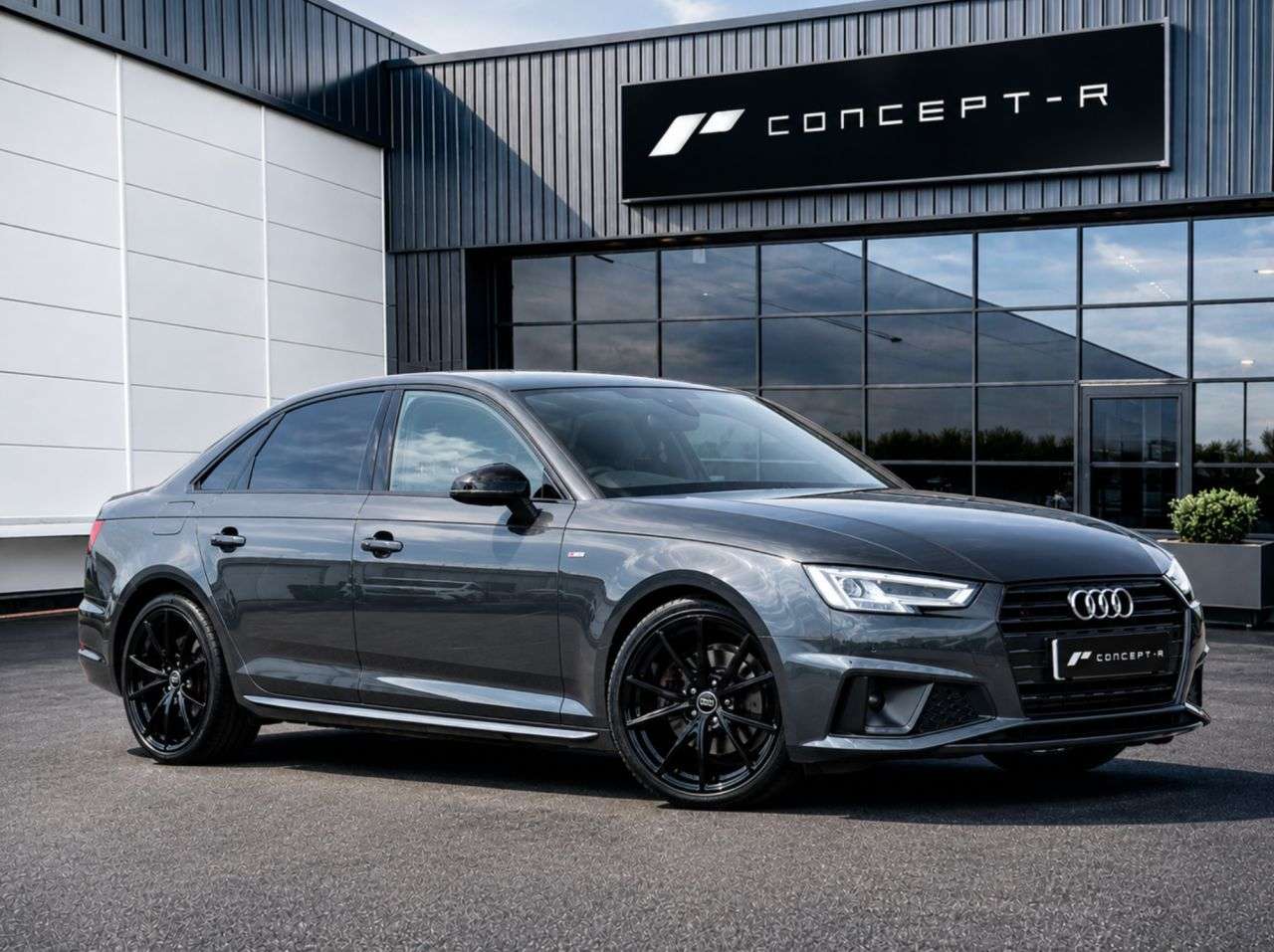 A 2019 AUDI A4 2.0 TFSI 35 Black Edition Saloon 4dr Petrol Manual Euro 6 (s/s) (150 ps) ++ A 2019 AUDI A4 2.0 TFSI 35 Black Edition Saloon 4dr Petrol Manual Euro 6 (s/s) (150 ps) ++