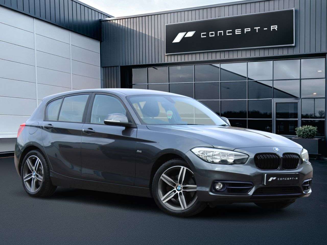 A 2017 BMW 1 SERIES 2.0 120d Sport Hatchback 5dr Diesel Auto xDrive Euro 6 (s/s) (190 ps) ***12 A 2017 BMW 1 SERIES 2.0 120d Sport Hatchback 5dr Diesel Auto xDrive Euro 6 (s/s) (190 ps) ***12
