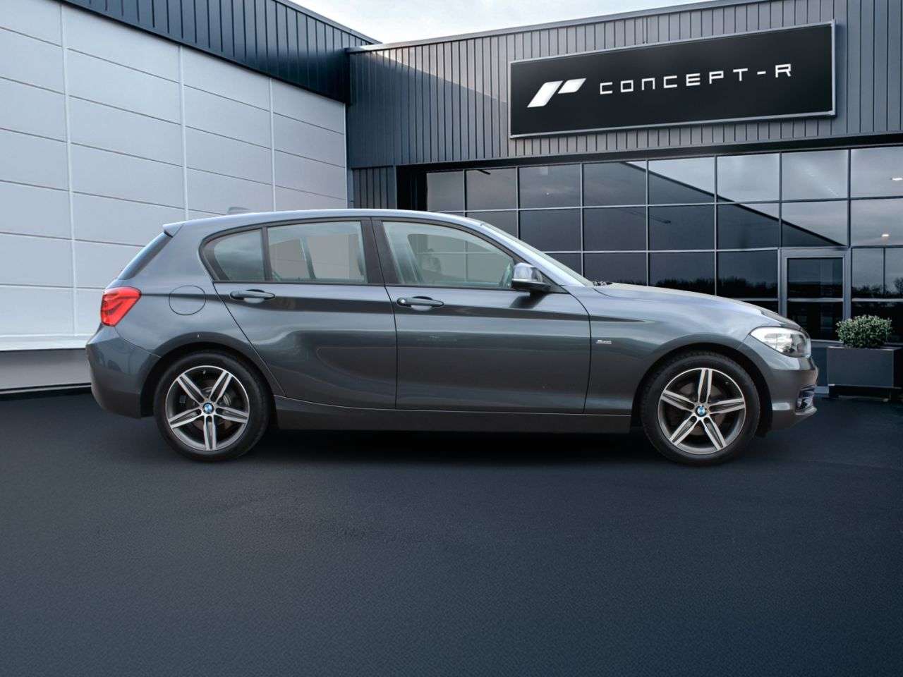 A 2017 BMW 1 SERIES 2.0 120d Sport Hatchback 5dr Diesel Auto xDrive Euro 6 (s/s) (190 ps) ***12 A 2017 BMW 1 SERIES 2.0 120d Sport Hatchback 5dr Diesel Auto xDrive Euro 6 (s/s) (190 ps) ***12
