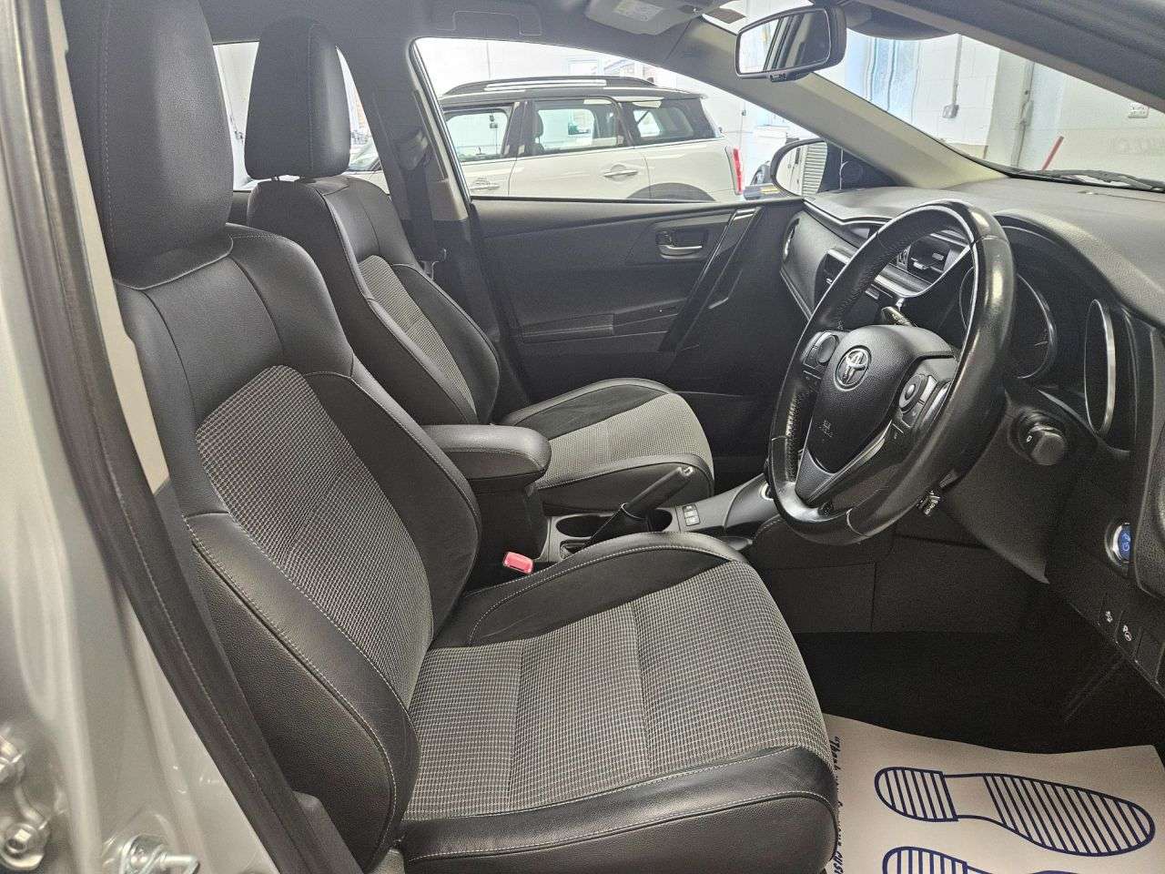 2016 TOYOTA AURIS 2016 TOYOTA AURIS