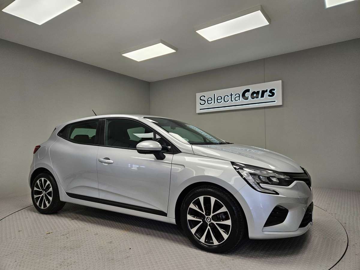 Check out this Renault Clio 2022 Petrol Manual