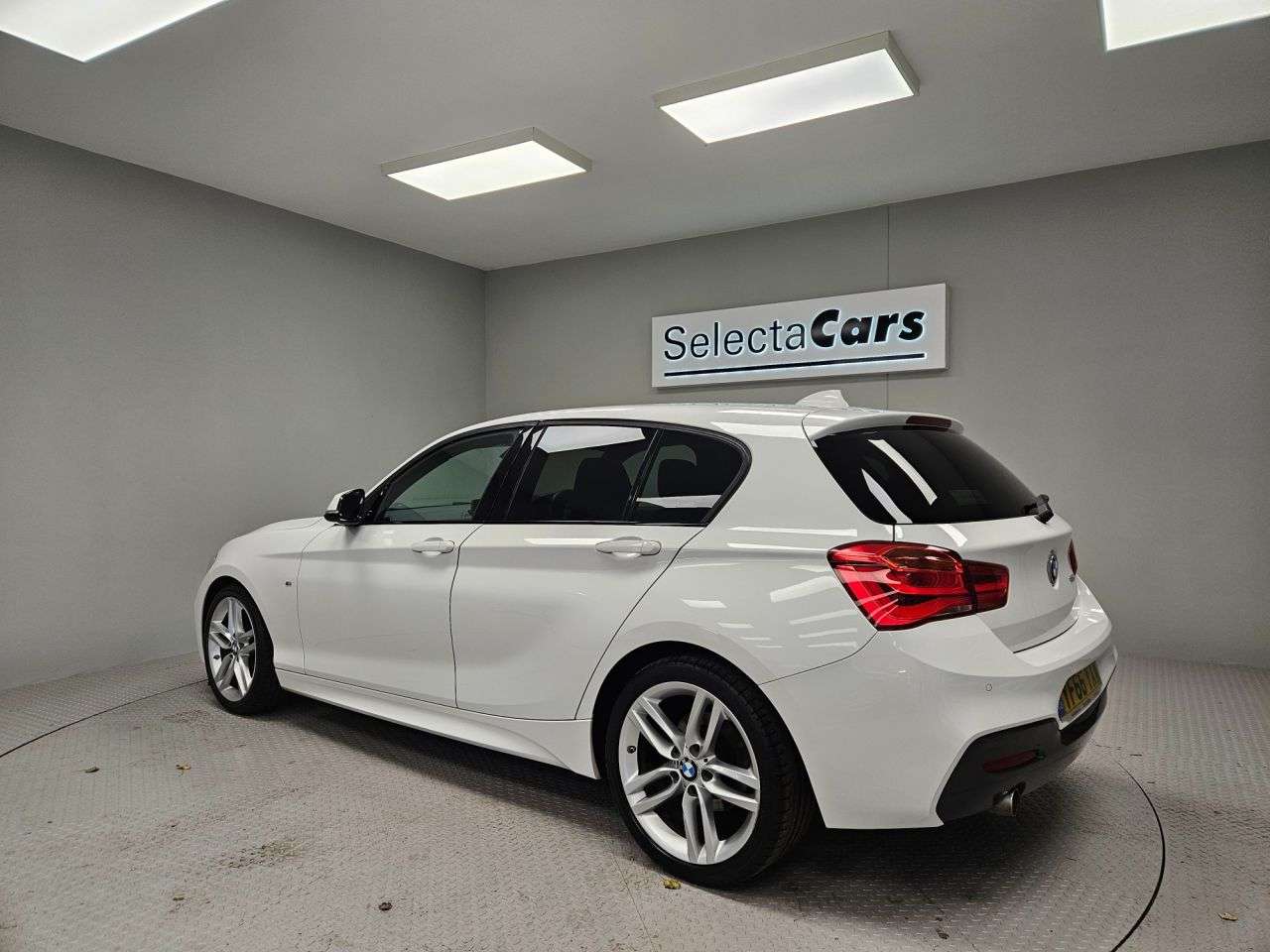 A 2016 BMW 1 SERIES 1.5 116d M Sport Hatchback 5dr Diesel Auto Euro 6 (s/s) (116 ps) A 2016 BMW 1 SERIES 1.5 116d M Sport Hatchback 5dr Diesel Auto Euro 6 (s/s) (116 ps)