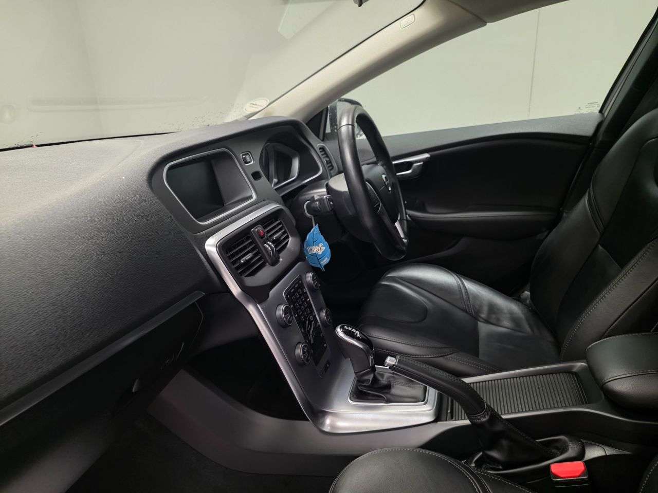 2018 VOLVO V40 2018 VOLVO V40