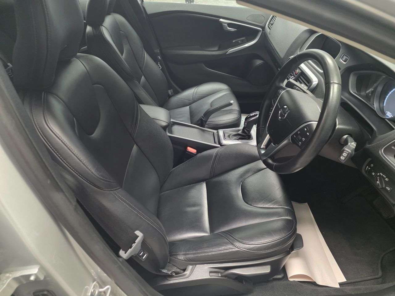 2018 VOLVO V40 2018 VOLVO V40