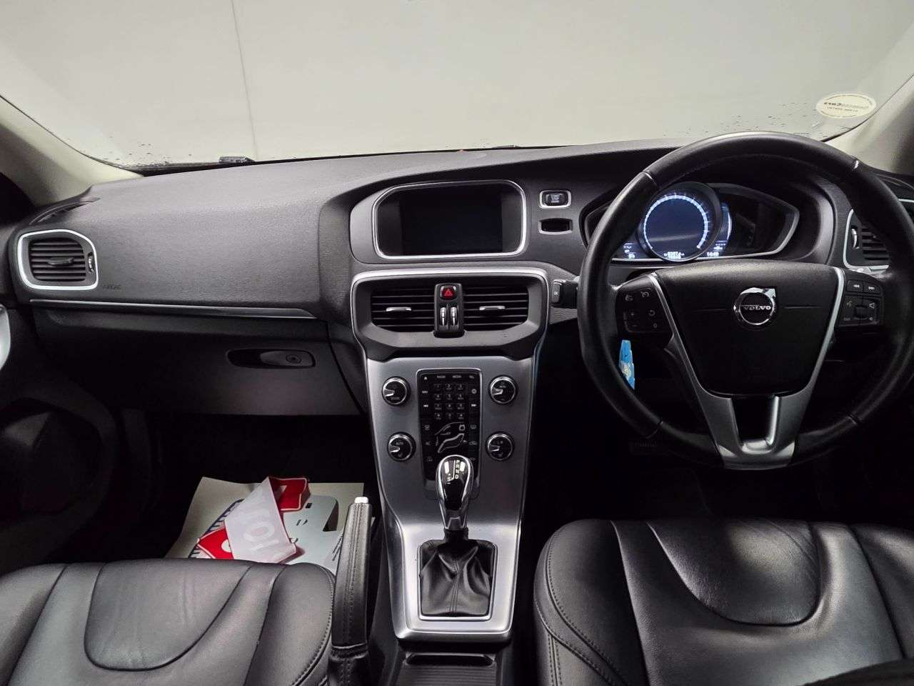 2018 VOLVO V40 2018 VOLVO V40