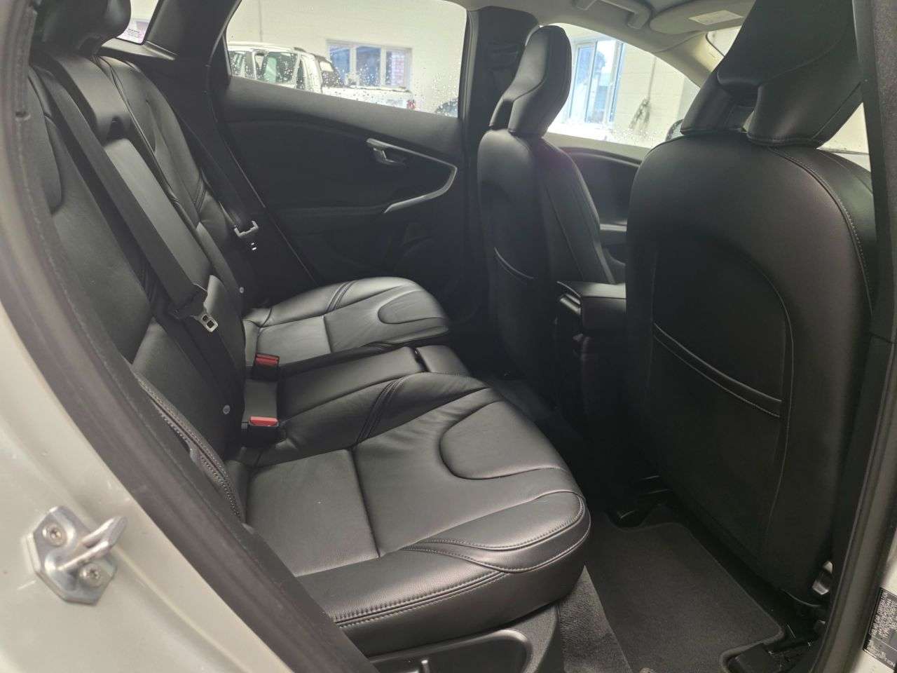 2018 VOLVO V40 2018 VOLVO V40