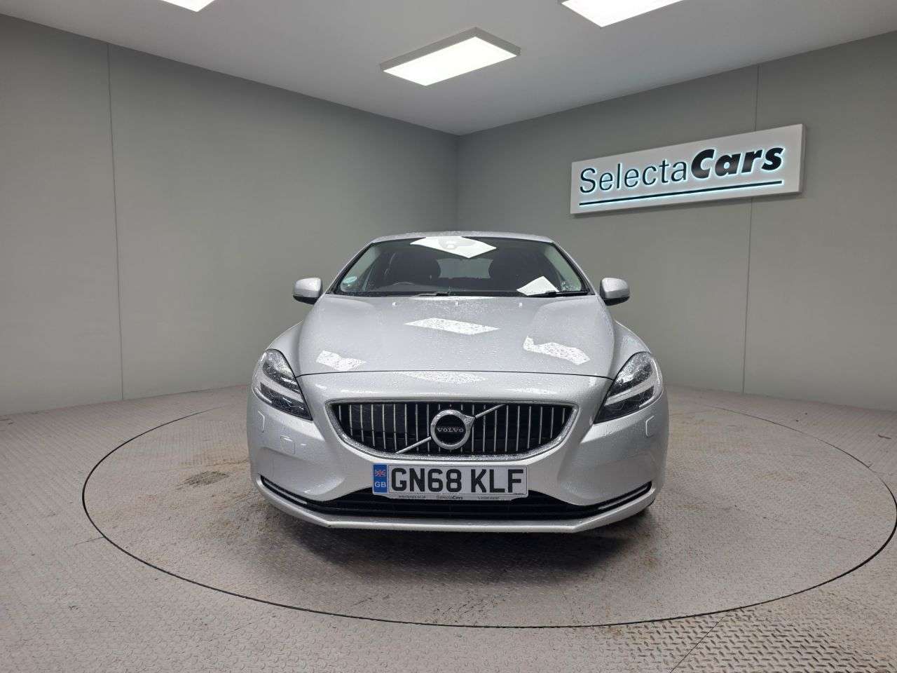 A 2018 VOLVO V40 1.5 T3 GPF Inscription Hatchback 5dr Petrol Auto Euro 6 (s/s) (152 ps) A 2018 VOLVO V40 1.5 T3 GPF Inscription Hatchback 5dr Petrol Auto Euro 6 (s/s) (152 ps)