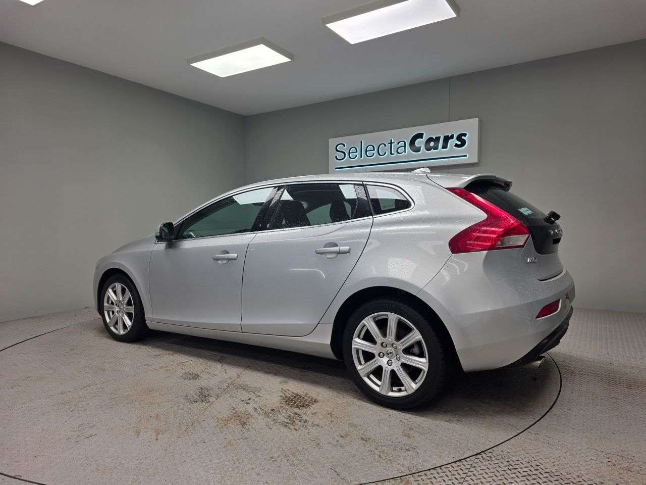 2018 VOLVO V40 2018 VOLVO V40