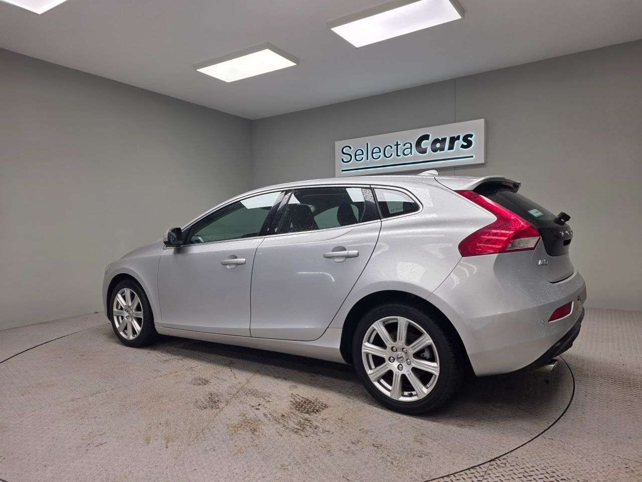 2018 VOLVO V40 2018 VOLVO V40