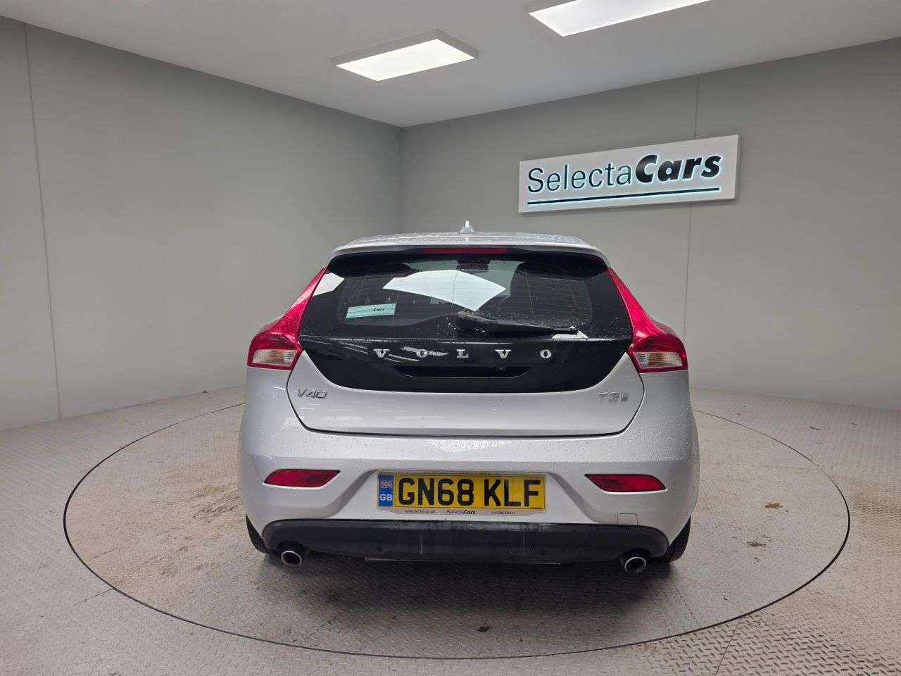 2018 VOLVO V40 2018 VOLVO V40