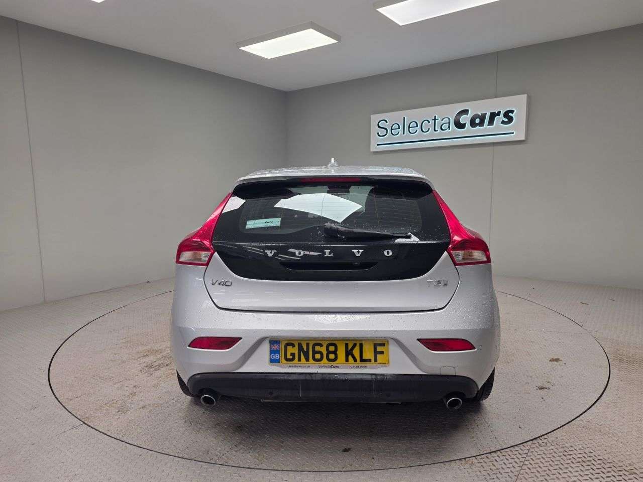 2018 VOLVO V40 2018 VOLVO V40