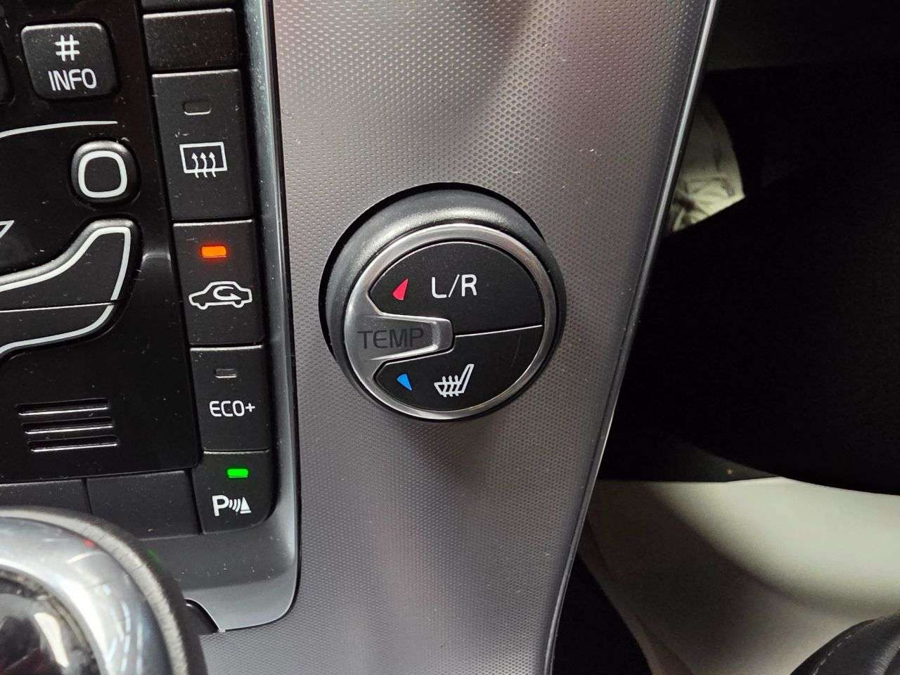 2018 VOLVO V40 2018 VOLVO V40