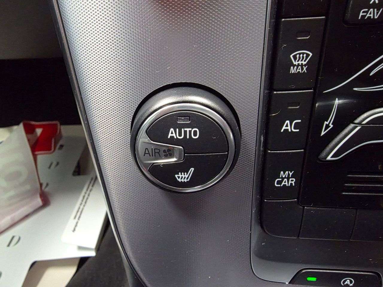 2018 VOLVO V40 2018 VOLVO V40