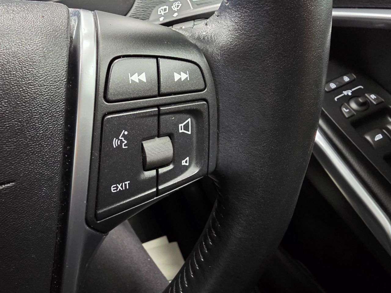 2018 VOLVO V40 2018 VOLVO V40