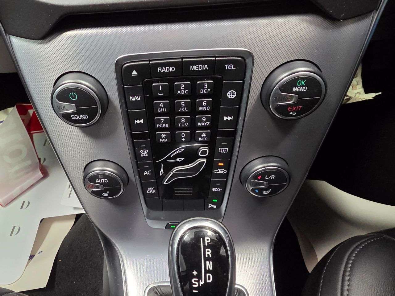 2018 VOLVO V40 2018 VOLVO V40