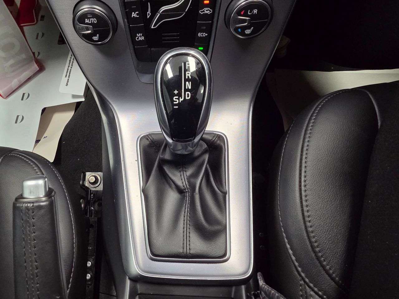 2018 VOLVO V40 2018 VOLVO V40